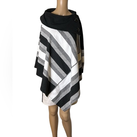 Y2K colorblock poncho,cape,women ,one size , black & white,Canada made ,EC - Picture 4 of 13